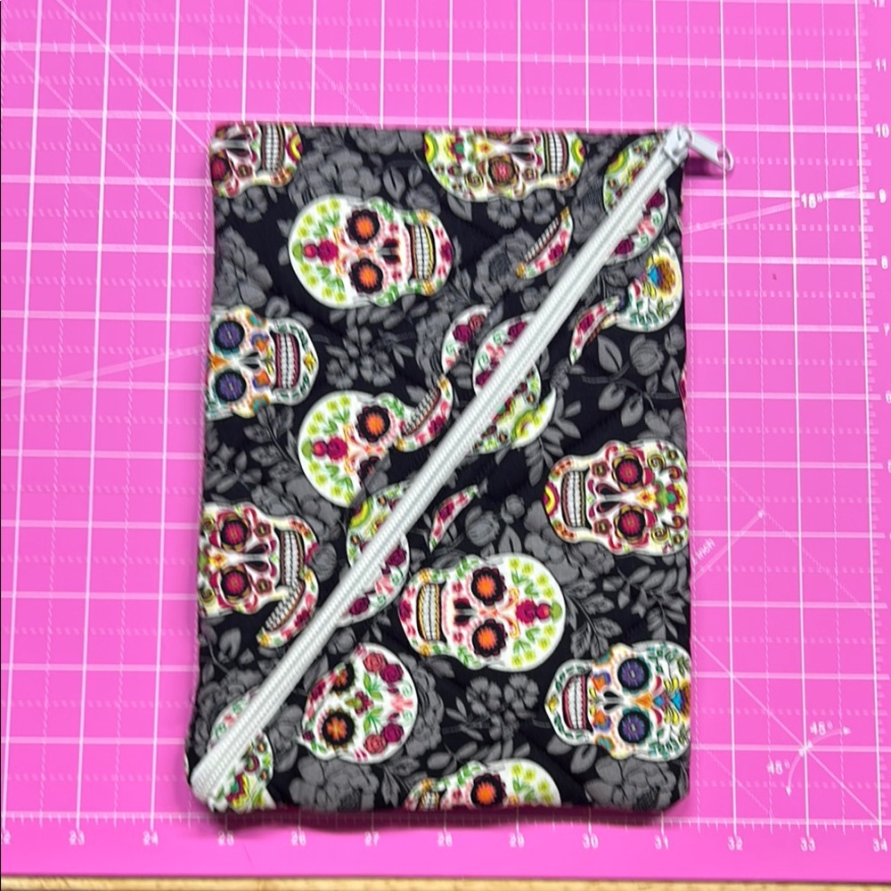 Colorful Skull Patterned Pouch - Picture 3 of 5